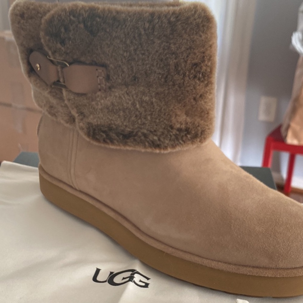 NIB Ugg Classic Berge Mini